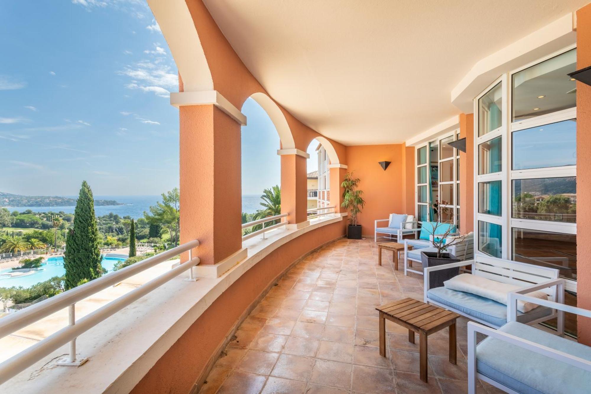 Hotel De L'Esterel Pierre & Vacances Saint-Raphaël Εξωτερικό φωτογραφία
